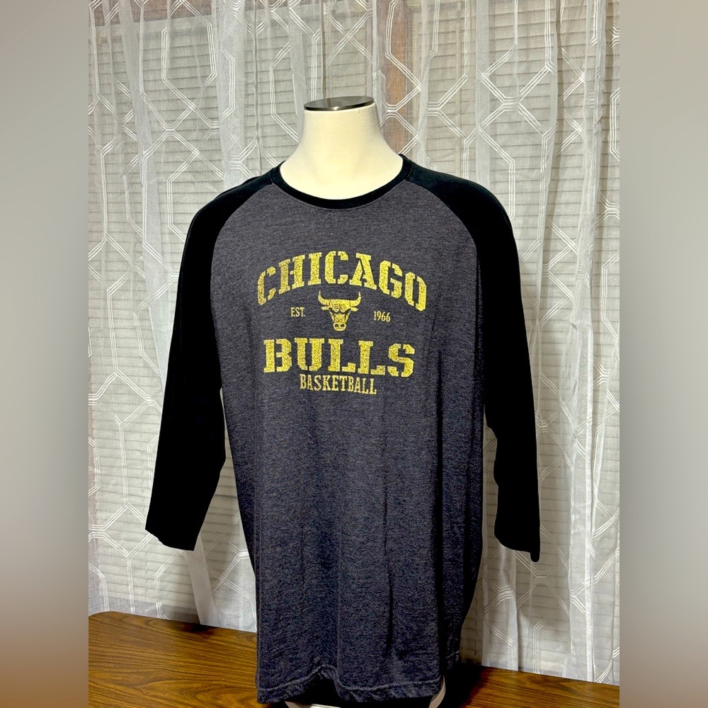 NBA 2XLT Chicago Bulls Black and Gray  3/4 length Sleeve shirt 36” length 28”p2p